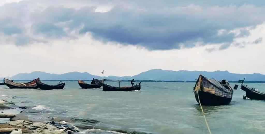 **আরাকান আর্মি বাংলাদেশি ২৪ জেলেকে ফেরত দিলো**