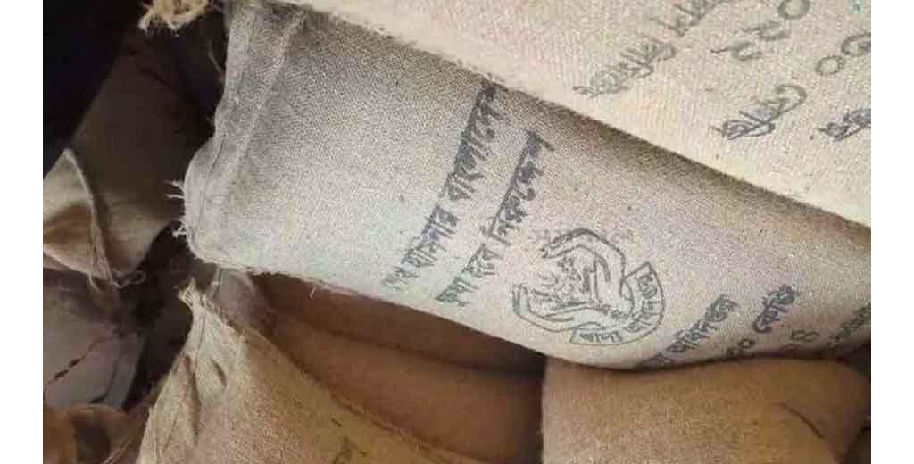 ভিজিএফের চালের বস্তায় ‘শেখ হাসিনার বাংলাদেশ, ক্ষুধা হবে নিরুদ্দেশ’